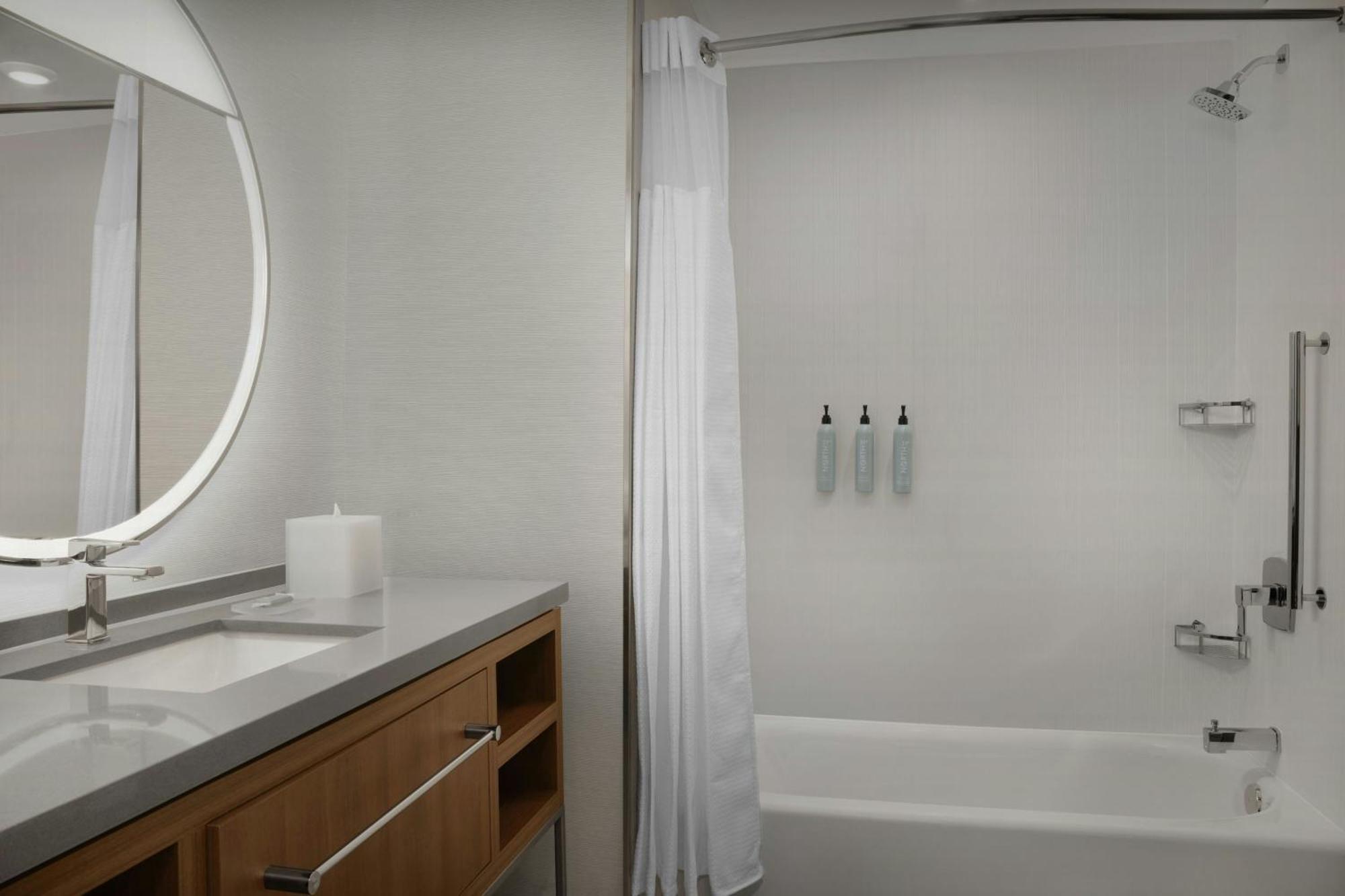 Courtyard By Marriott Antioch Pittsburg Hotell Exteriör bild